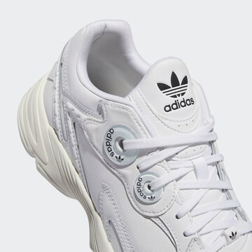 ADIDAS ORIGINALS Sneakers low 'Astir' i hvit