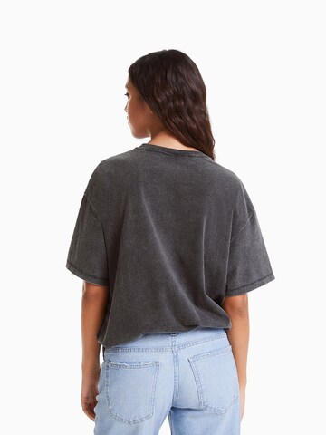 Bershka T-Shirt in Grau