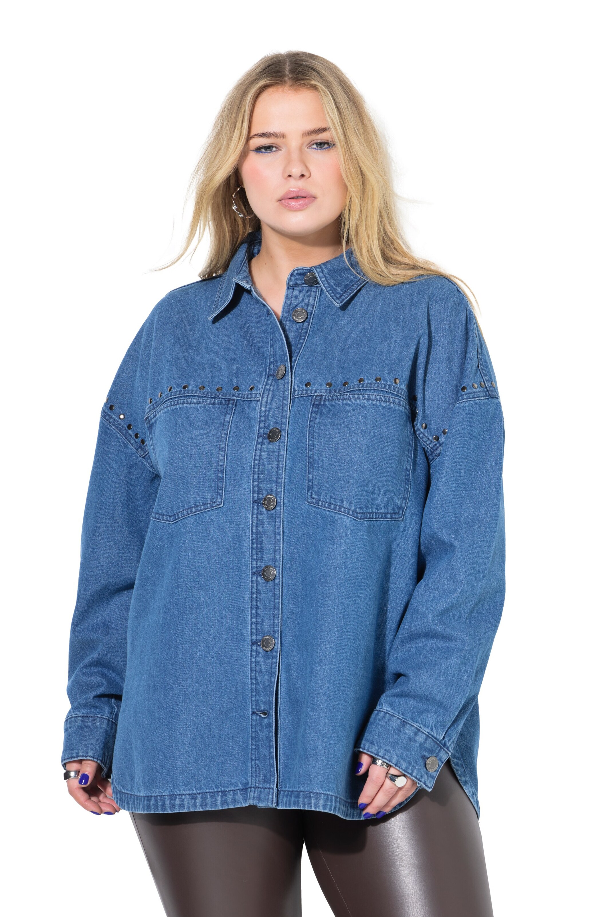 Studio Untold Blouse in Blue: front