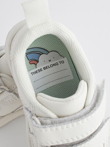 Baskets Next en blanc