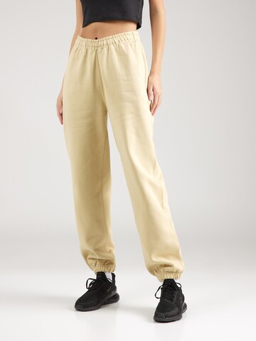 Nike Sportswear Tapered Broek 'Lab' in Geel: voorkant