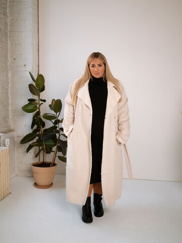 Guido Maria Kretschmer Curvy Between-seasons coat 'Noelle' in White