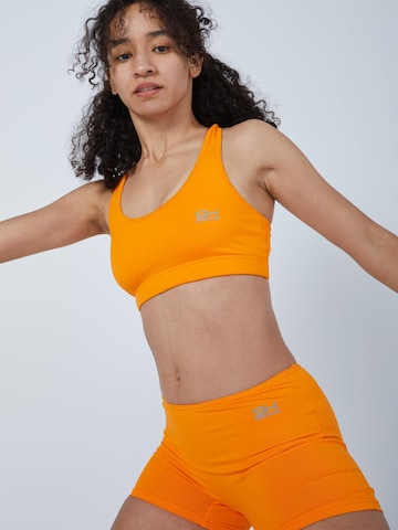 SPORTKIND - Bustier Sujetador deportivo 'Wide Straps' en naranja: frente