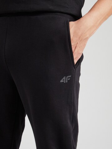 4F Tapered Sporthose in Schwarz
