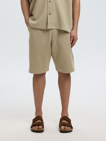 SELECTED Trousers in Green: front
