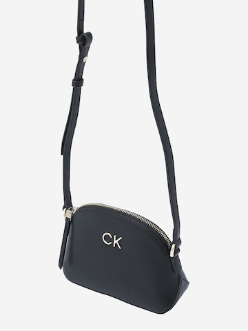 Calvin Klein Torba na ramię 'Re-Lock' w kolorze czarny