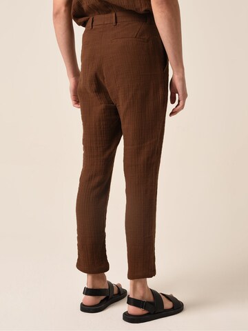 Antioch Slimfit Kalhoty – hnědá