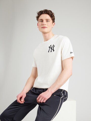 Tricou 'MLB FOOD' de la NEW ERA pe alb
