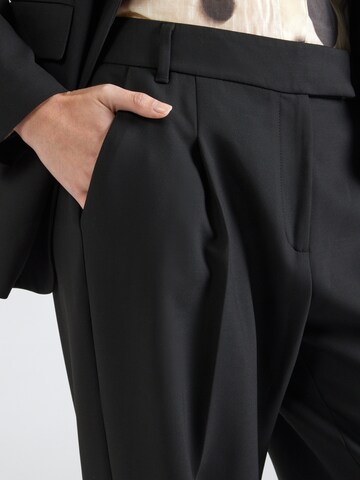 s.Oliver BLACK LABEL Loose fit Pleated Pants in Black