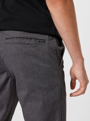 Volcom Normální Chino kalhoty 'FRICKIN MODERN STRET' – šedá