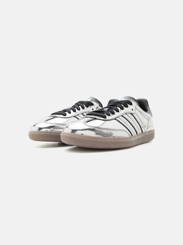 Baskets basses 'SAMBA' ADIDAS ORIGINALS en argent