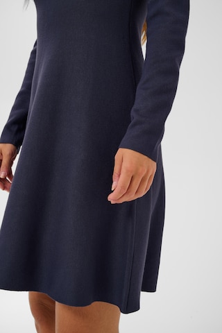 Robe Kaffe en bleu