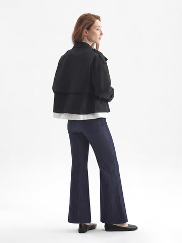 TorWeit Between-Seasons Coat 'Double-breasted cropped trench coat' in Black