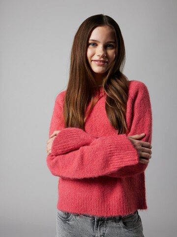 Pull-over LMTD en rouge : devant