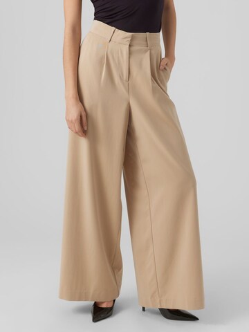 VERO MODA Wide Leg Bukser med lægfolder 'Tilikaya' i beige: forside