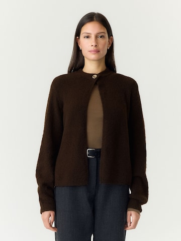 Cardigan 'YASEnya' YAS en marron : devant
