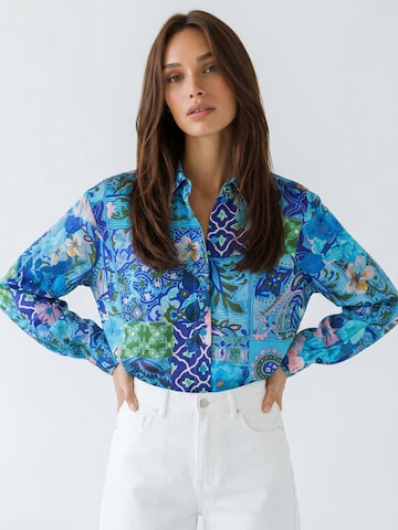 Introvertie VIENNA Blouse 'JUNE Silk Blouse Azure' in Blauw: voorkant