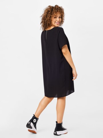 Rochie de la ONLY Carmakoma pe negru