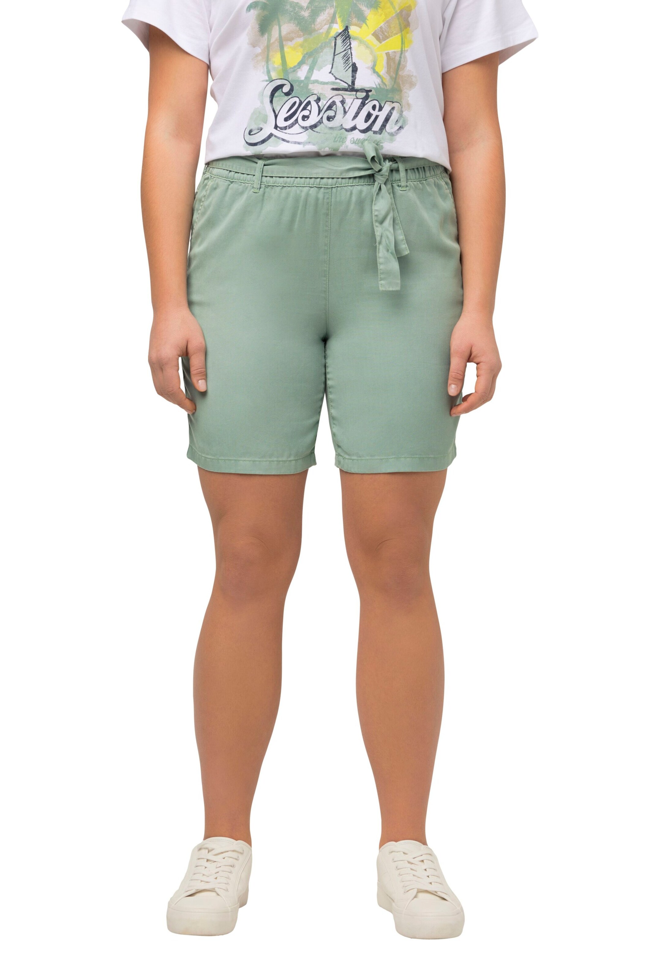 Ulla Popken Regular Shorts in Grün: Vorderseite