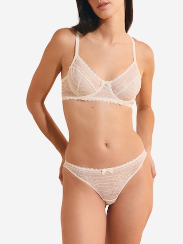 ETAM Spitzen-String 'PANAMA' in Beige: Vorderseite