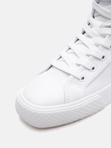 Calvin Klein Кроссовки на платформе в Белый