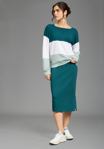 KangaROOS Dress in Green: front