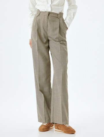 Koton Regular Pleat-front trousers in Brown: front