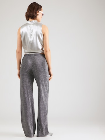 ABOUT YOU - Pierna ancha Pantalón 'Lucia' en plata