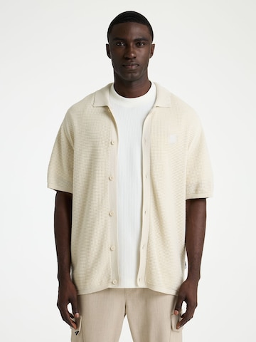 T-Shirt CHASIN' en beige : devant