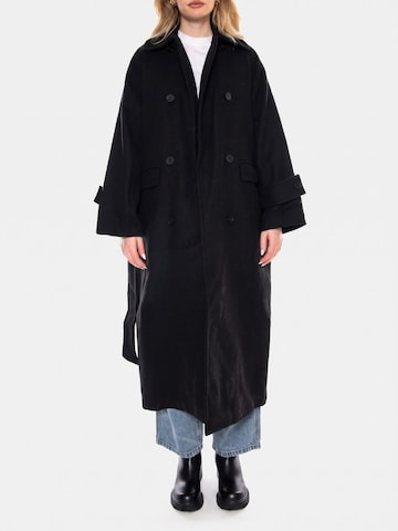 minimum Tussenmantel 'Lissu Black -- Women's Coat Black Women' in Zwart