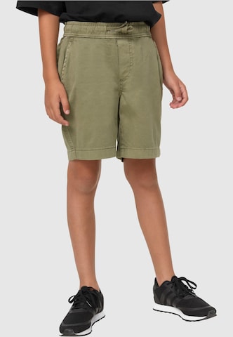 Urban Classics Regular Pants in Green: front