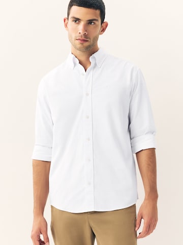 Coupe regular Chemise Next en blanc : devant