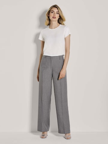 MADELEINE Wide leg Trousers with creases in Grey