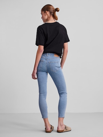 PIECES Skinny Jeans 'Delly' in Blauw