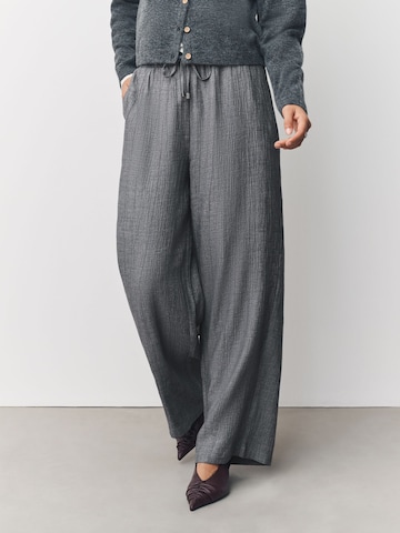 Next Wide leg Παντελόνι σε γκρι: μπροστά