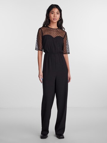 Tuta jumpsuit di PIECES in nero