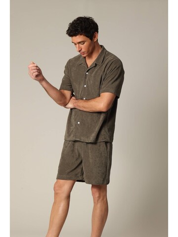 Deeluxe Regular Shorts 'Narciso' in Braun