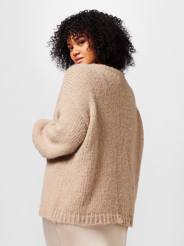 Vero Moda Curve Strickjacke 'Maybe' in Beige