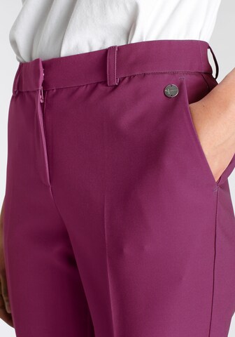 TAMARIS Slimfit Bügelfaltenhose in Lila