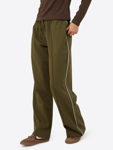 Loosefit Pantalon à pince BRAVE SOUL en vert : devant