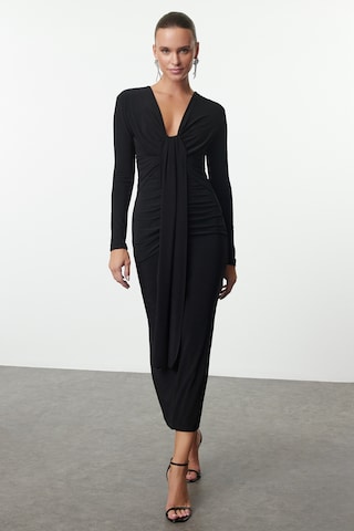Rochie de seară de la Trendyol pe negru: față