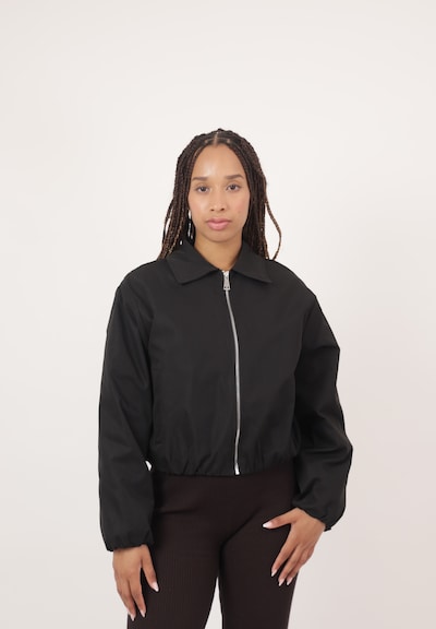 Elara Veste mi-saison en L en noir, Vue avec produit