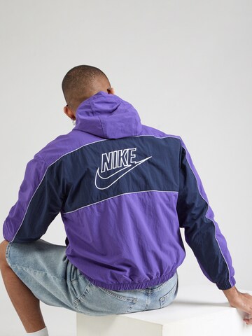 Nike Sportswear Демисезонная куртка 'CLUB ATHLETE' в Лиловый