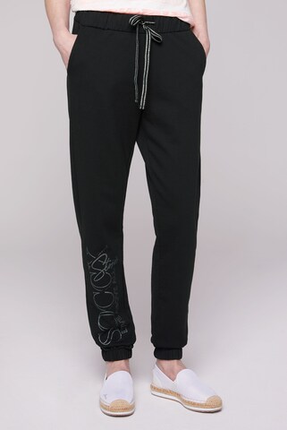 Soccx Regular Pants in Black: front