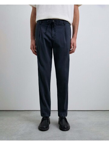 Scalpers Regular Chino 'Icon Scmanu' in Blauw: voorkant