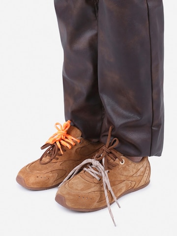 Sneaker bassa 'Myr-Aa' di BRONX in marrone