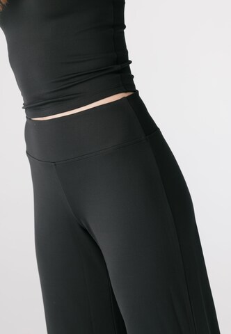 Wide leg Pantaloni sportivi 'Jada' di Girlfriend Collective in nero