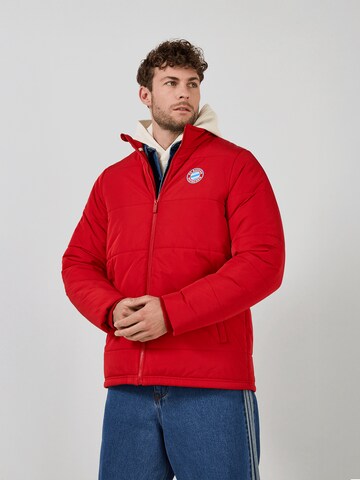 FC BAYERN MÜNCHEN Winter Jacket in Red: front