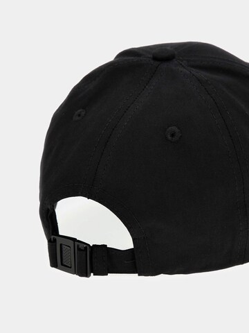 GUESS Hat in Black