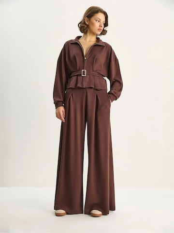 Completo pantalone di Bianco Lucci in marrone